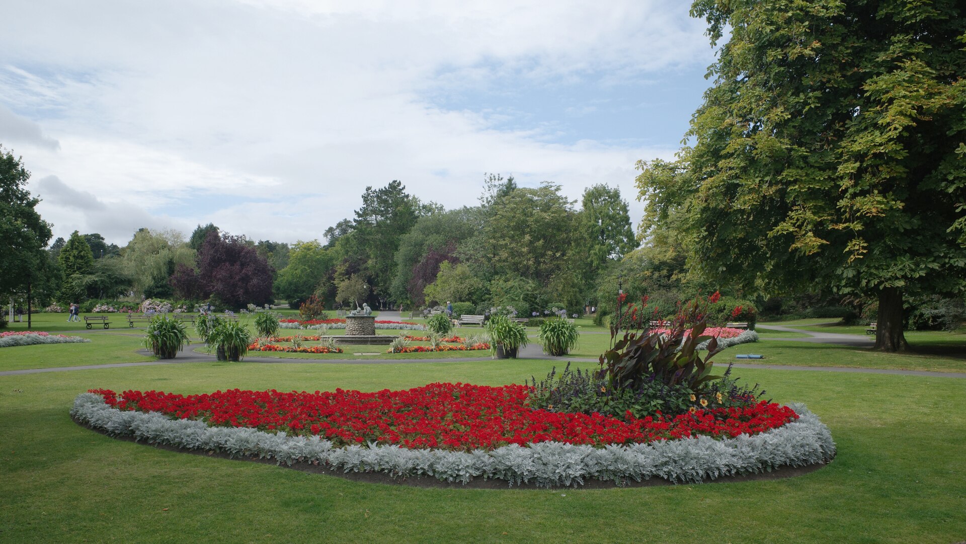 Flower bed, The Valley Gardens, Harrogate   geograph.org.uk   7861092