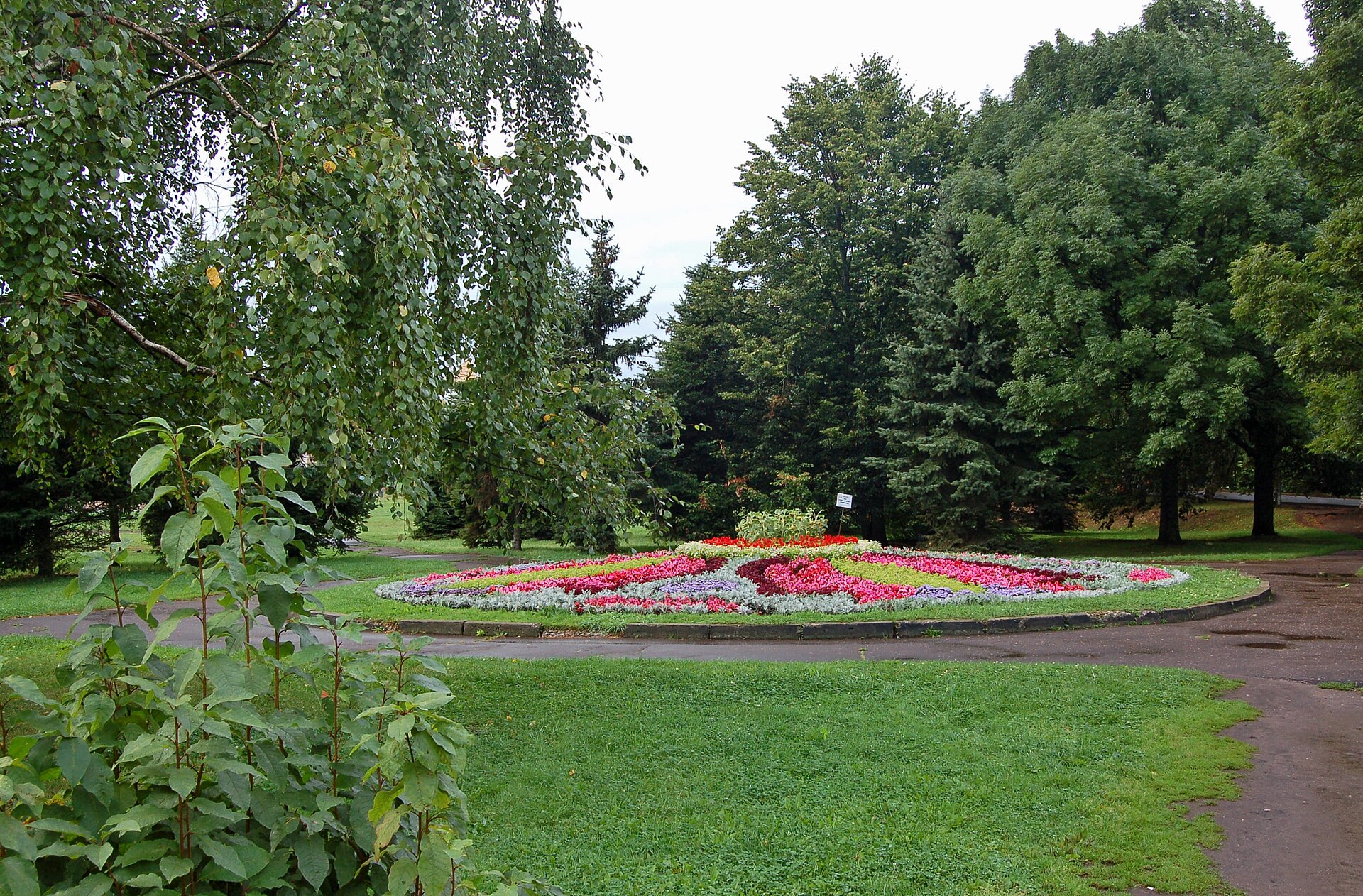 Flower bed on site of Hanseatic sign fountain, 2006 (01)